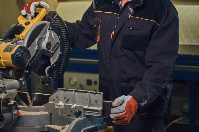 Ferramentas Essenciais para Corte, Dobra e Repuxo: Aperfeiçoe Seus Projetos com Técnica e Precisão